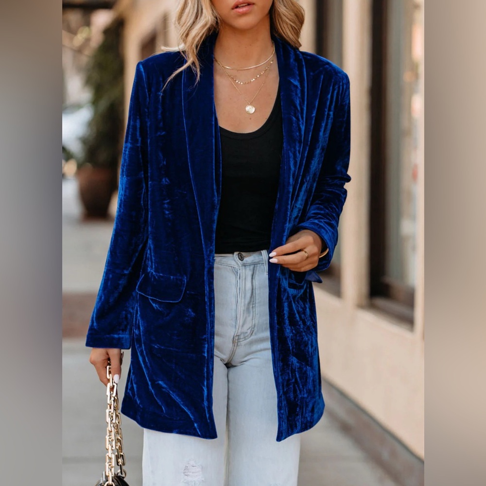 VICI Chicest Pocketed Velvet Blazer